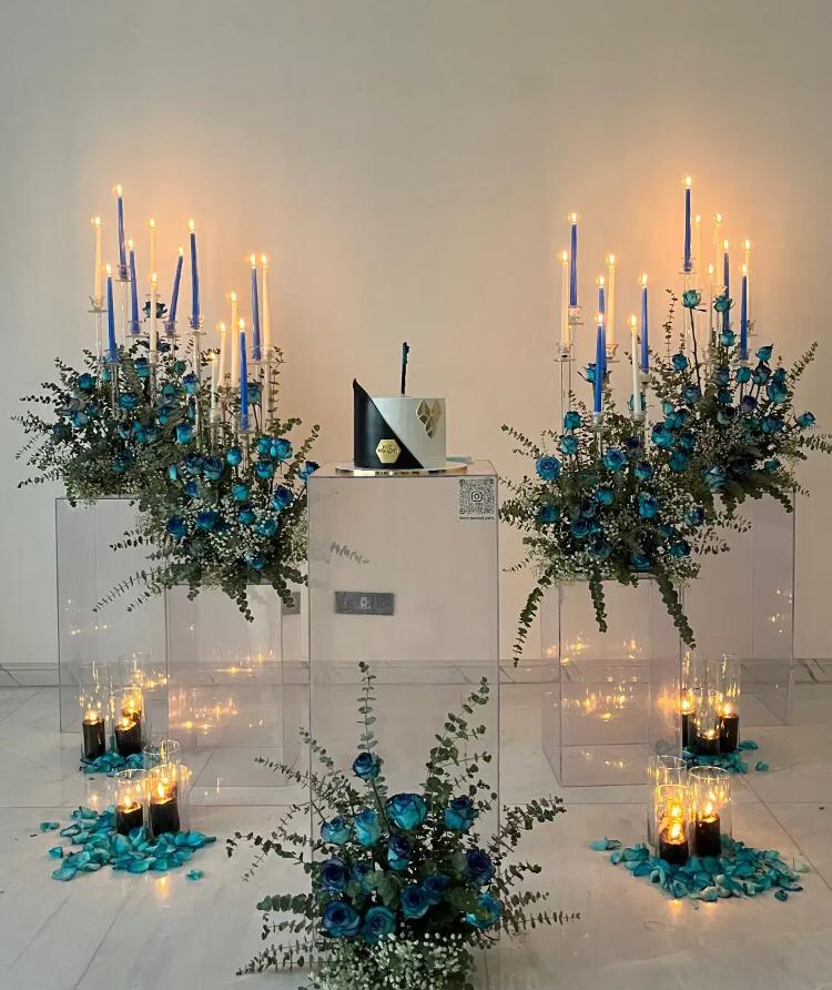 دکورتولد پنج میز با گل رز آبی